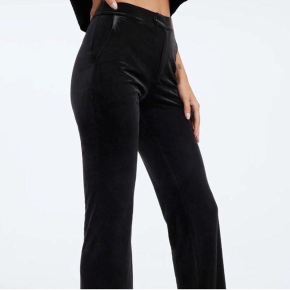 Good American Plus Size Wide Leg Velvet Trousers - Picture 3 of 9